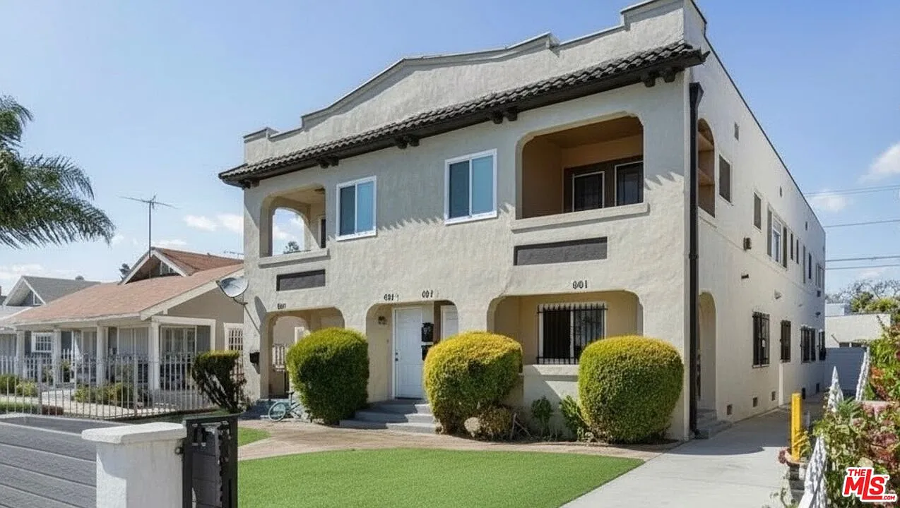 Home in Mid-City, Los Angeles